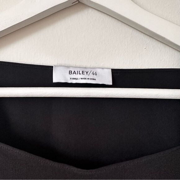 NWT Bailey / 44 Black Fencing Silk Top Size XS - Picture 3 of 7